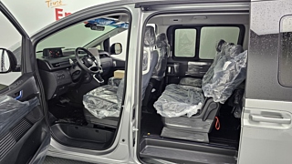 HYUNDAI STARIA 2025