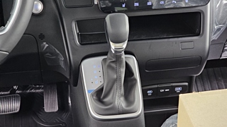 HYUNDAI STARIA 2025