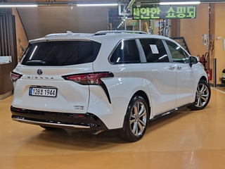 TOYOTA SIENNA  4 GENERATION 2.5 Hybrid 2WD 2024