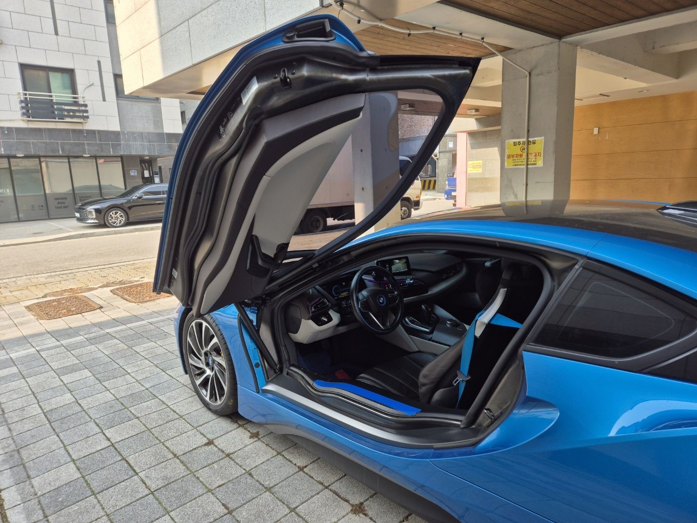 BMW I8 2016