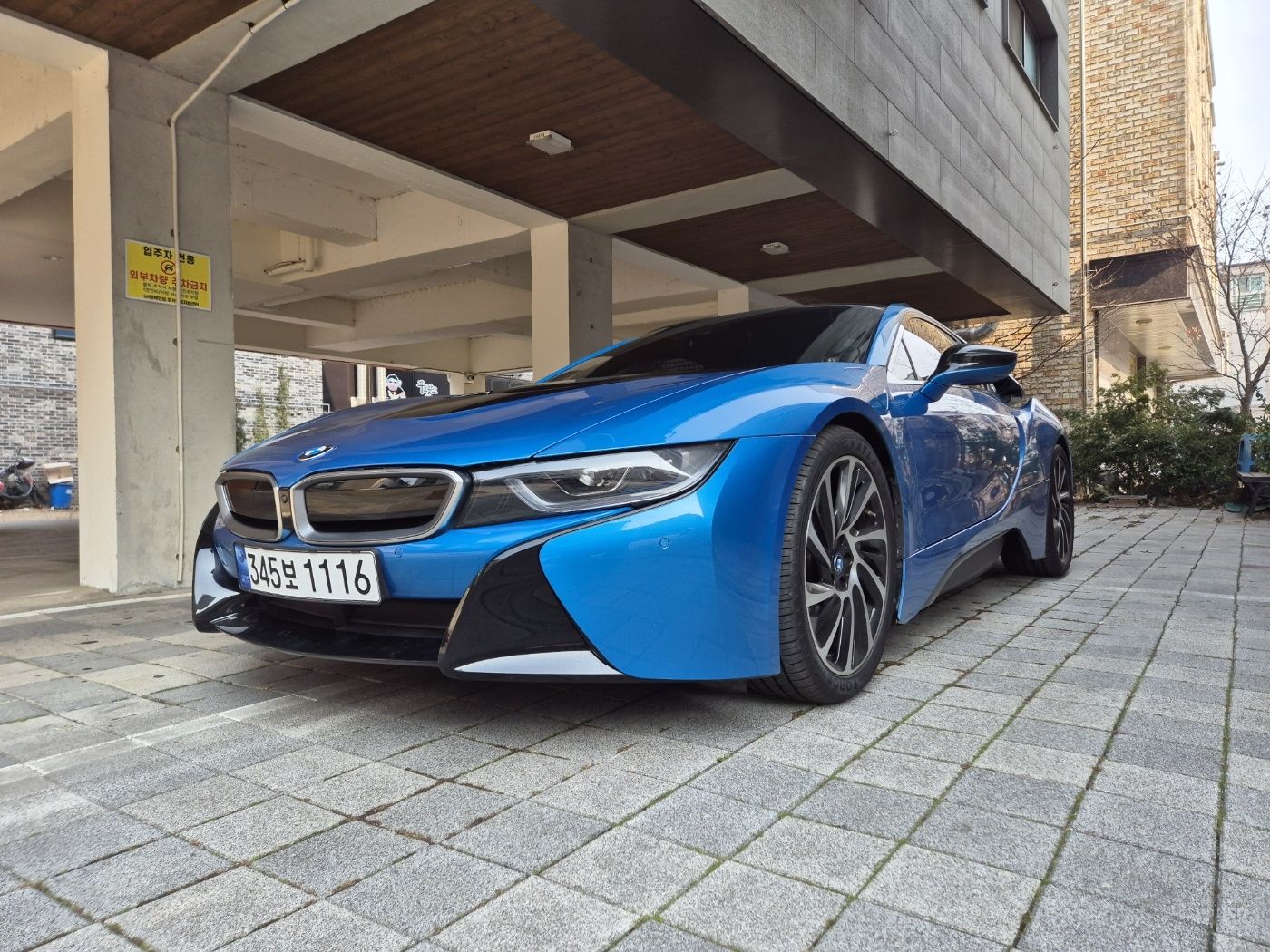 BMW I8 2016