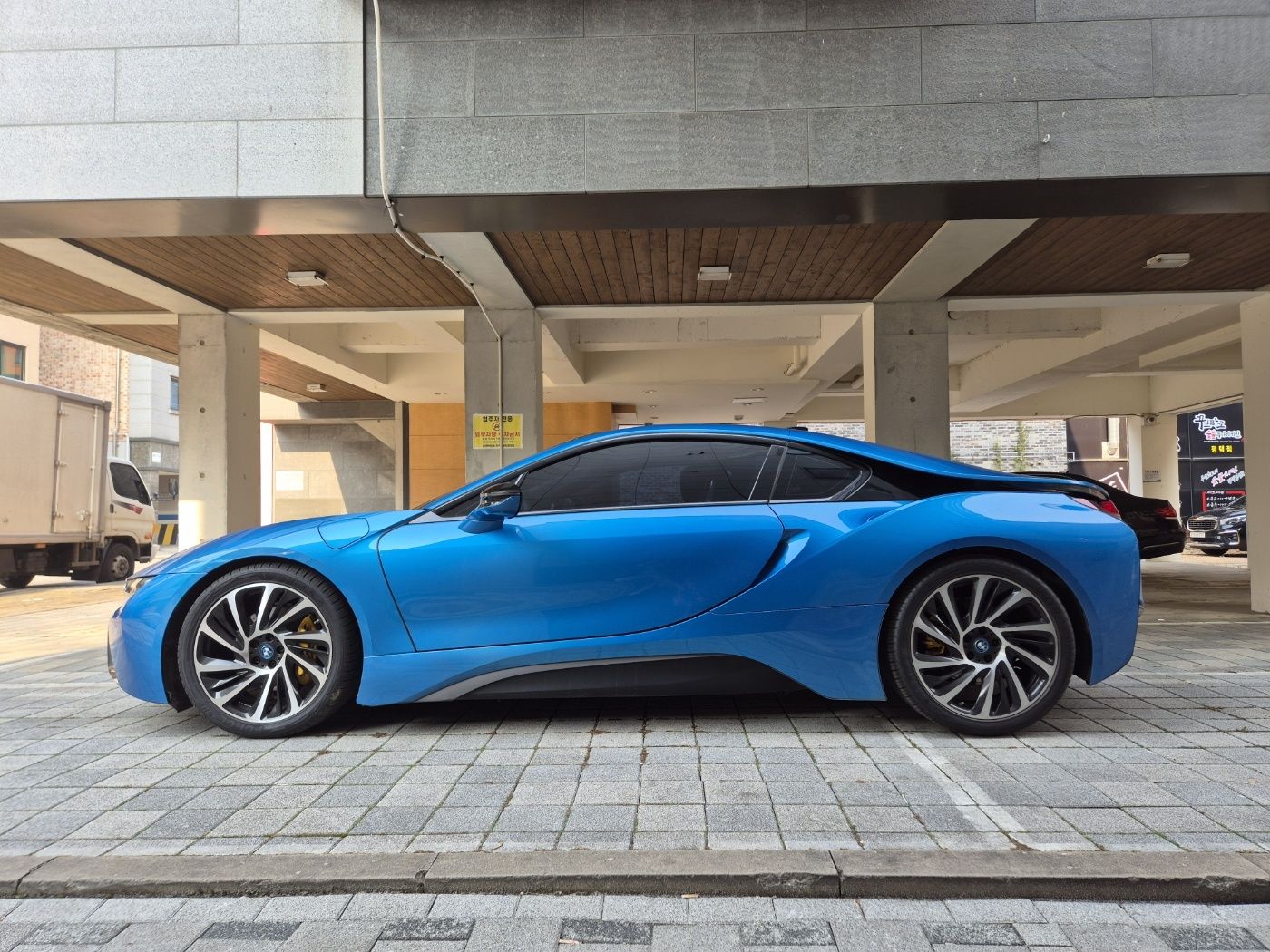 BMW I8 2016
