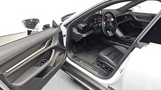 PORSCHE TAYCAN 2024