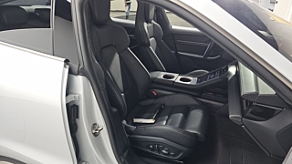 PORSCHE TAYCAN 2024
