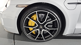 PORSCHE TAYCAN 2024