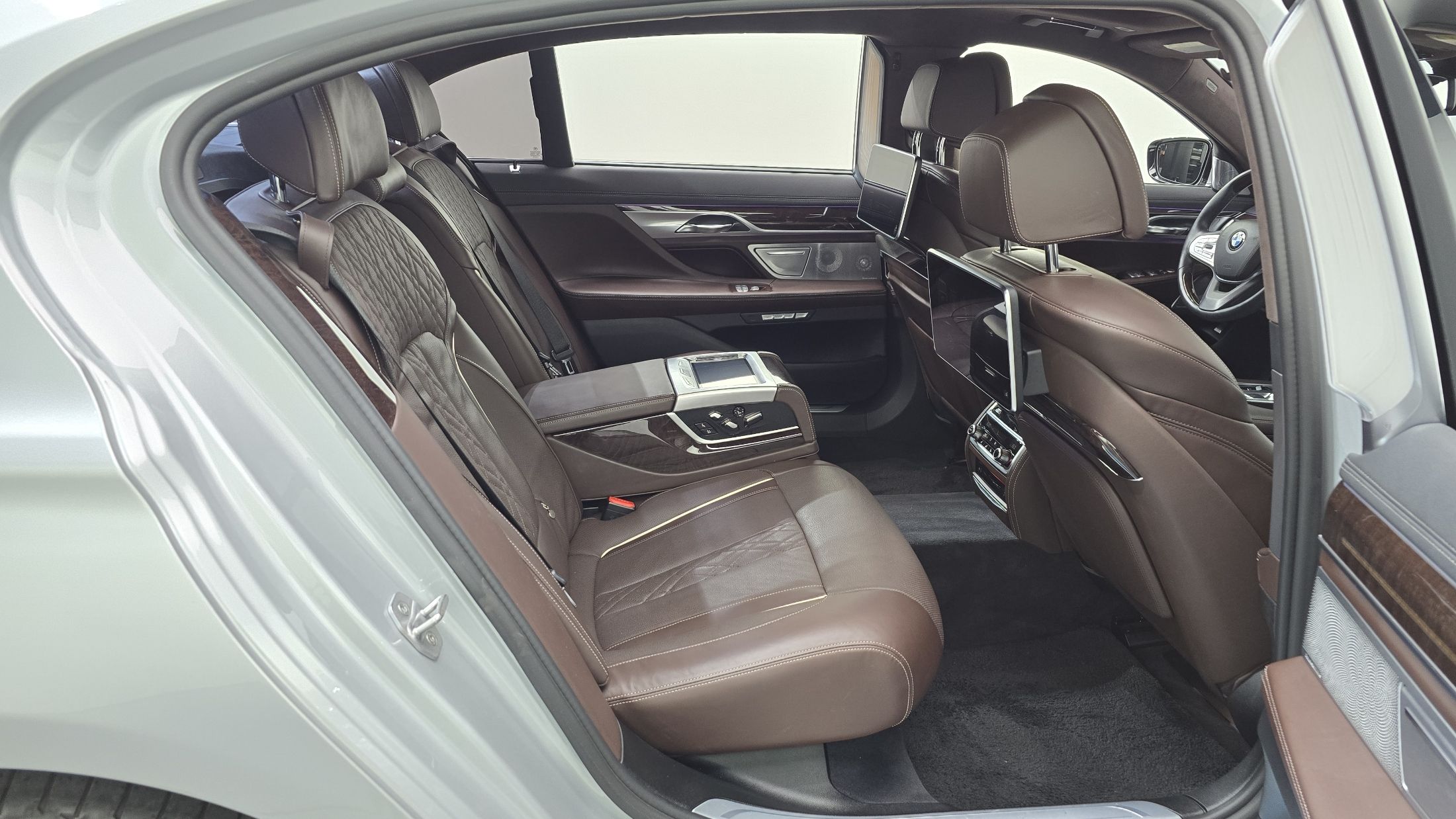 BMW 7-SERIES G11 2016