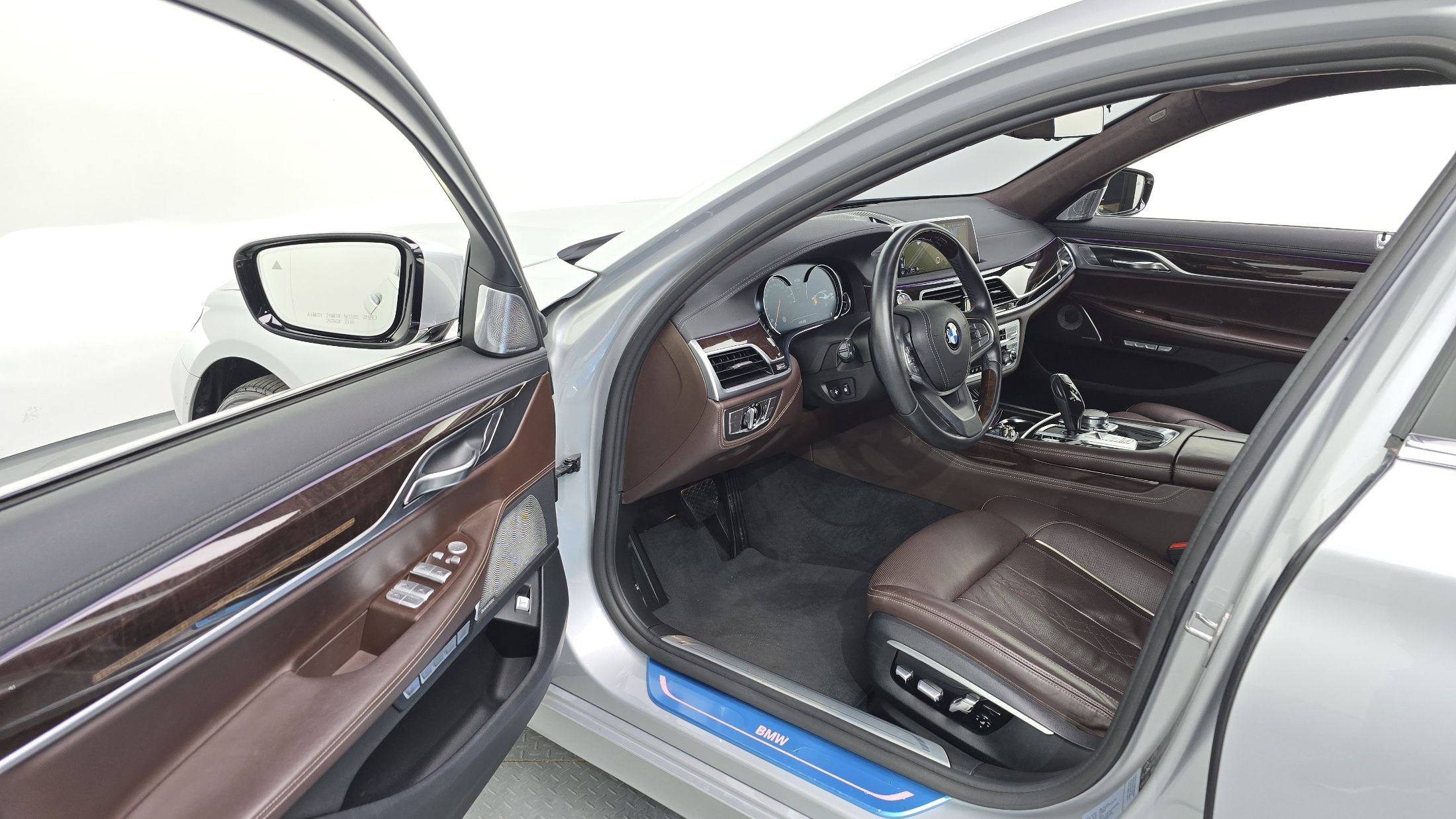 BMW 7-SERIES G11 2016