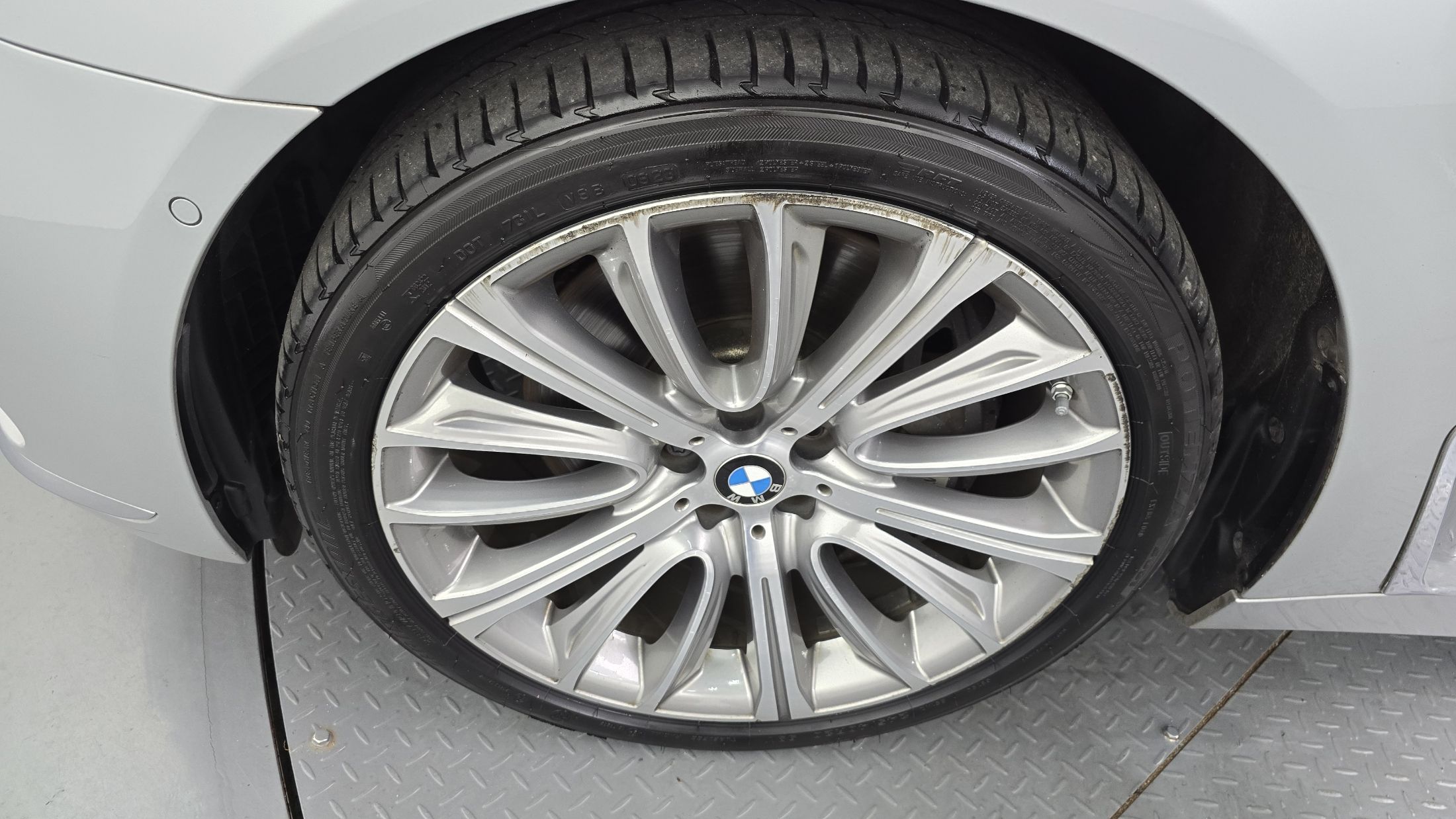 BMW 7-SERIES G11 2016