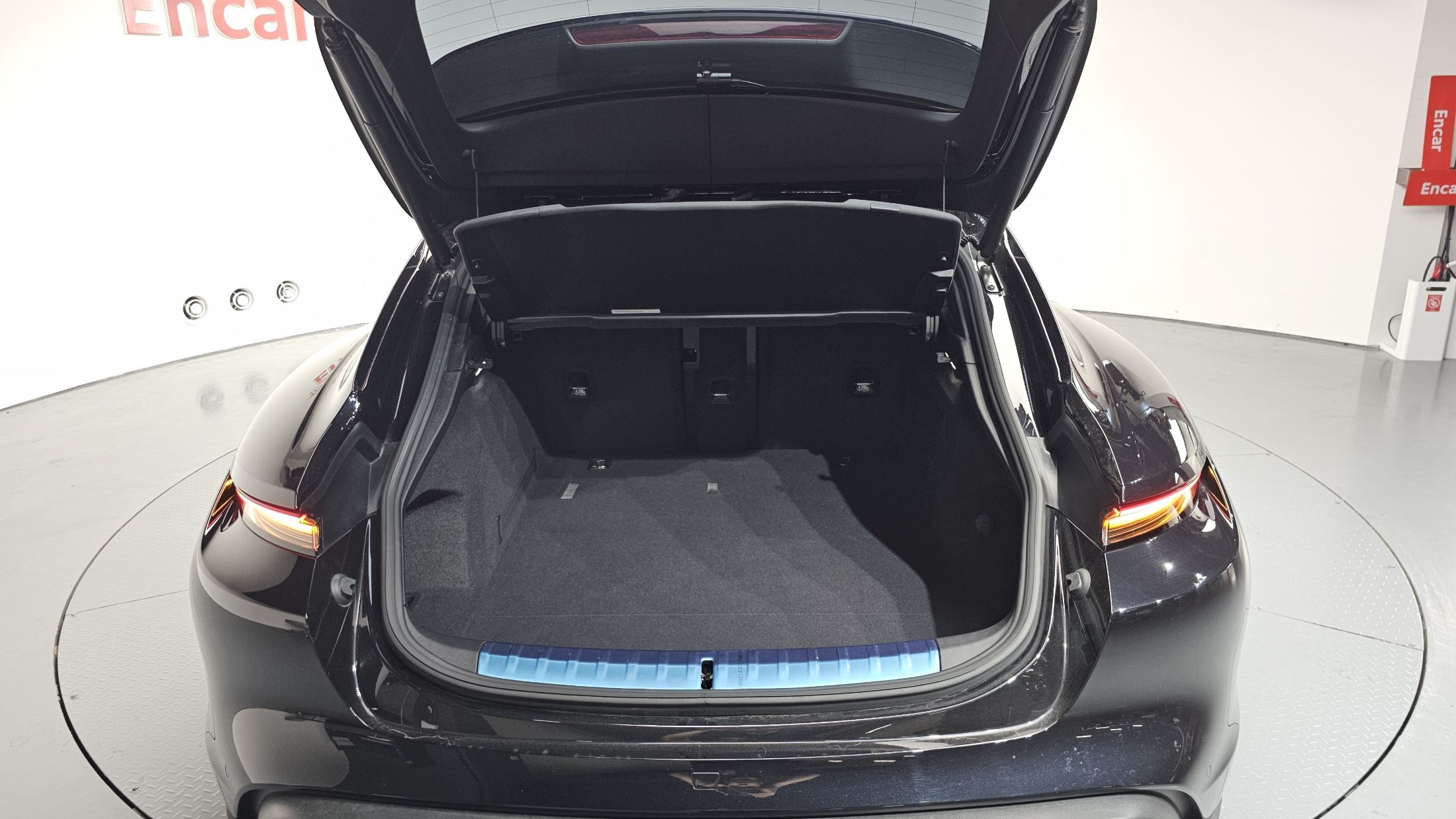 PORSCHE TAYCAN 2024