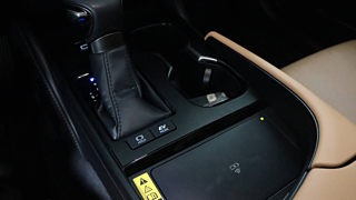 LEXUS ES300H 2024