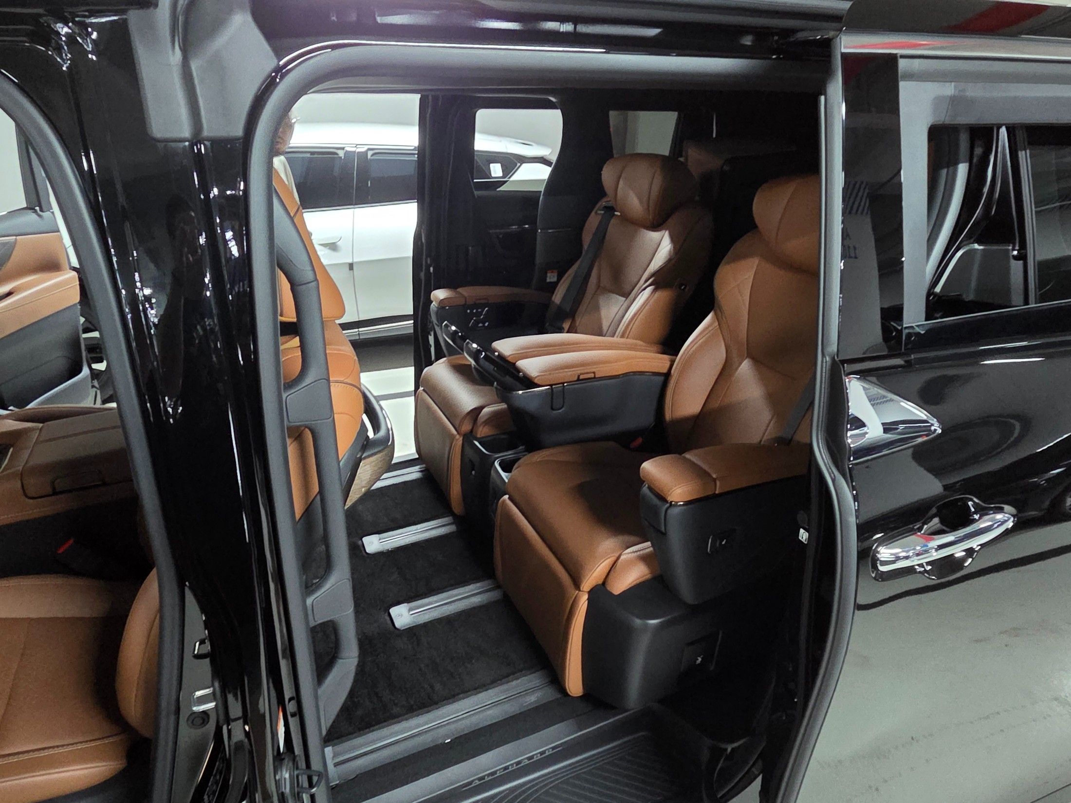 TOYOTA ALPHARD 2024
