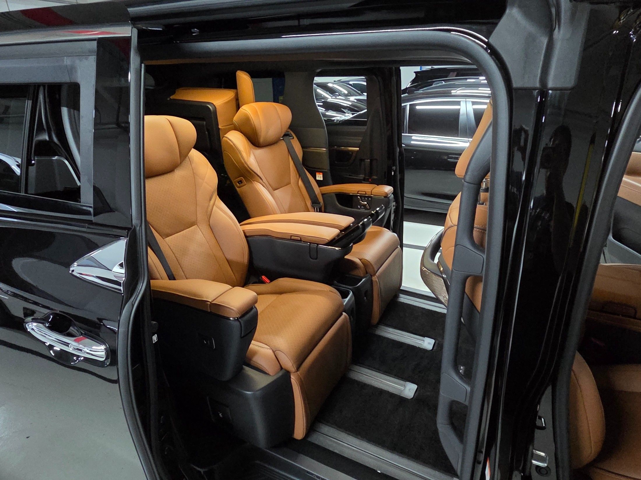 TOYOTA ALPHARD 2024