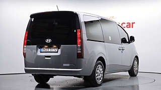HYUNDAI STARIA 2025