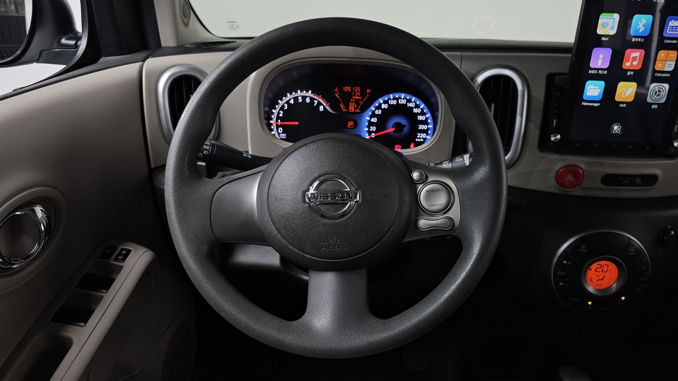 NISSAN CUBE 2012