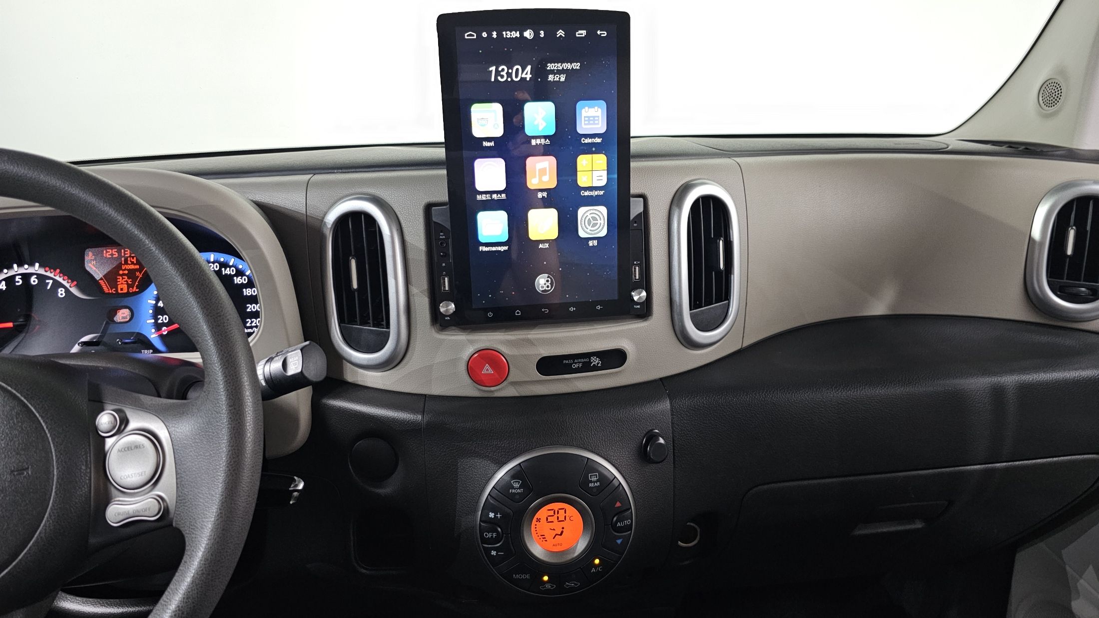 NISSAN CUBE 2012
