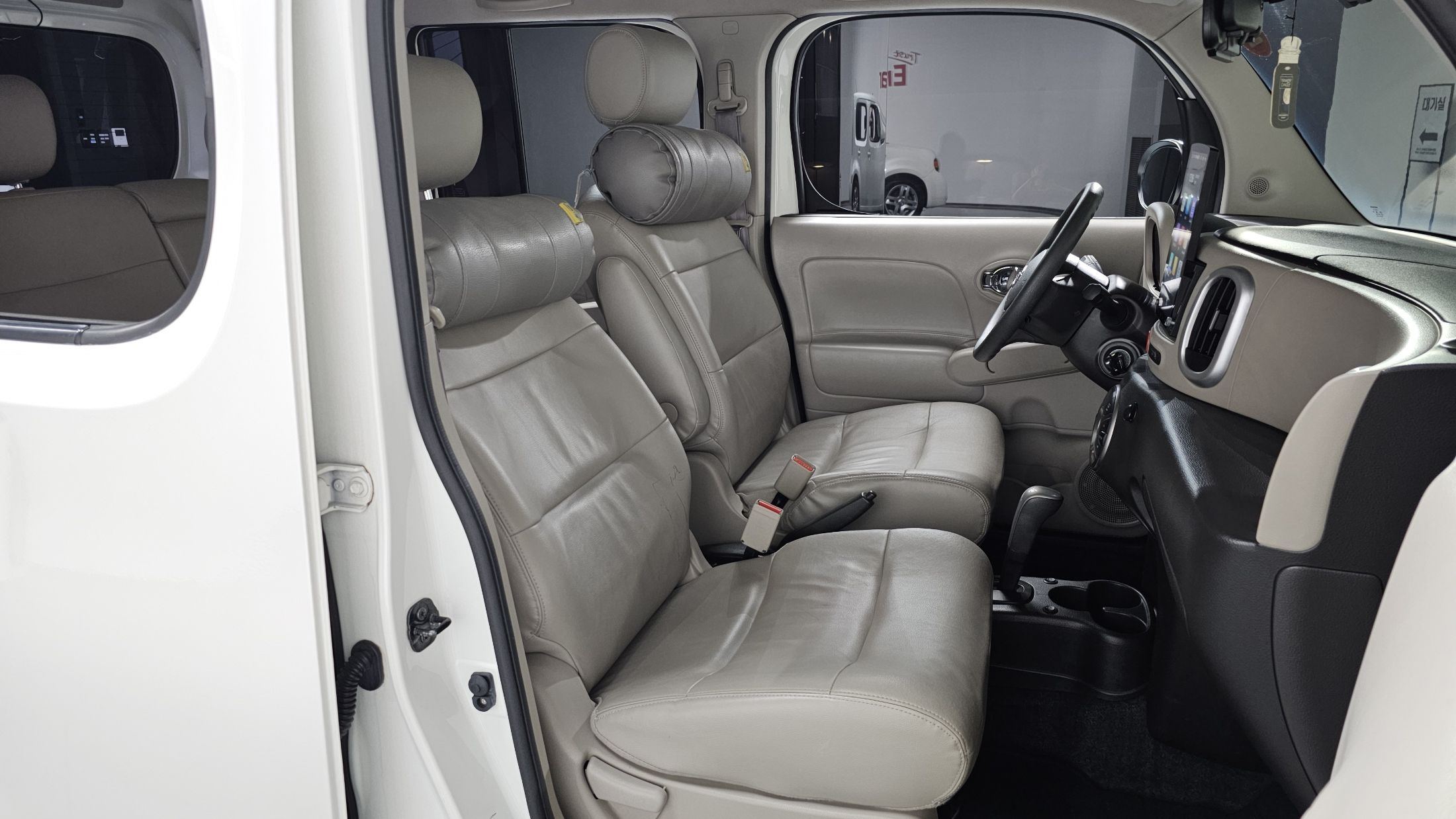 NISSAN CUBE 2012