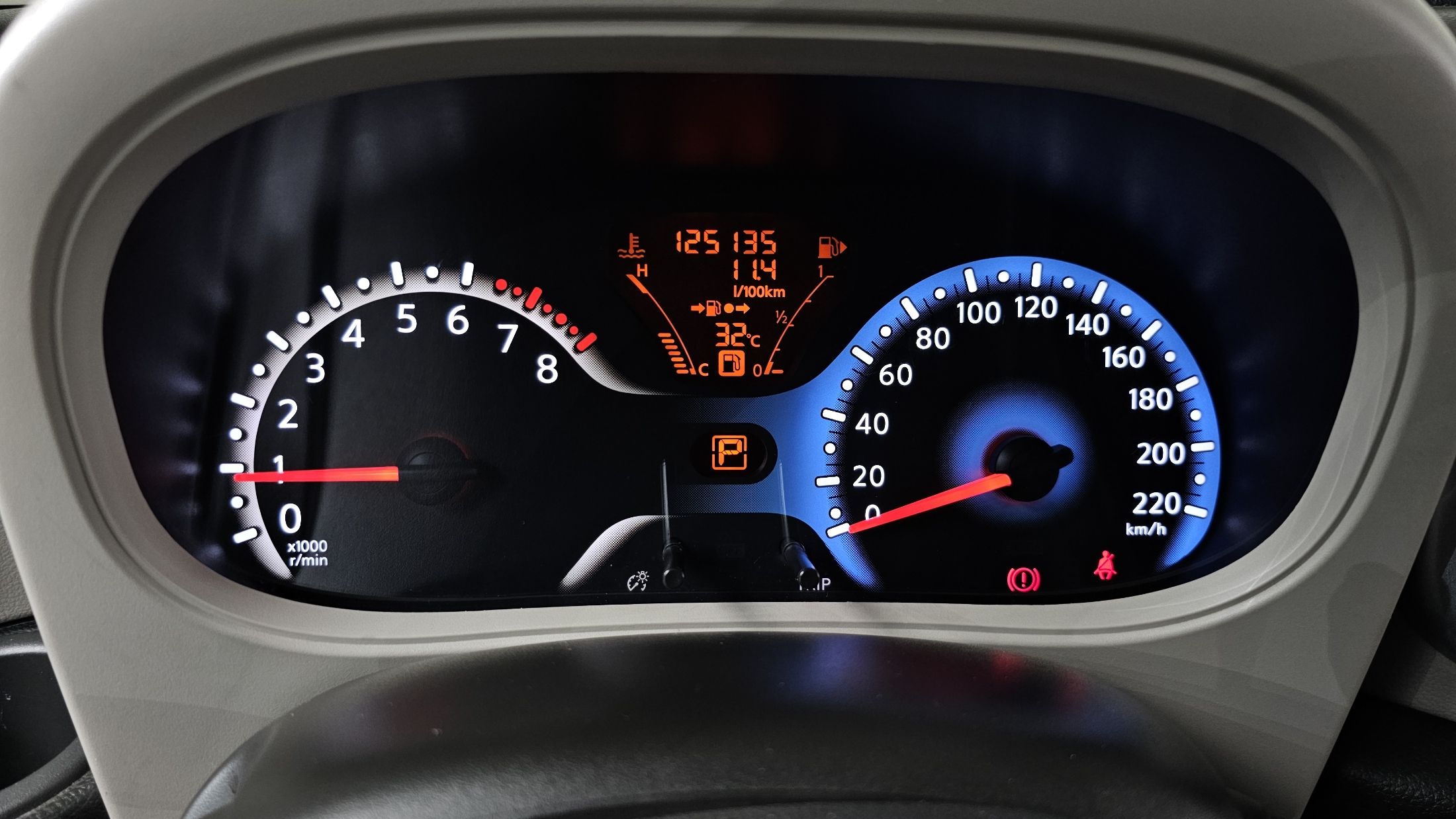 NISSAN CUBE 2012