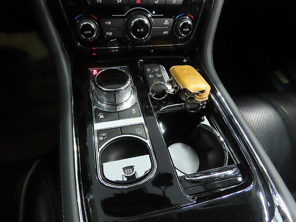 JAGUAR XJ 2016