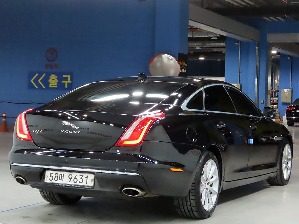 JAGUAR XJ 2016