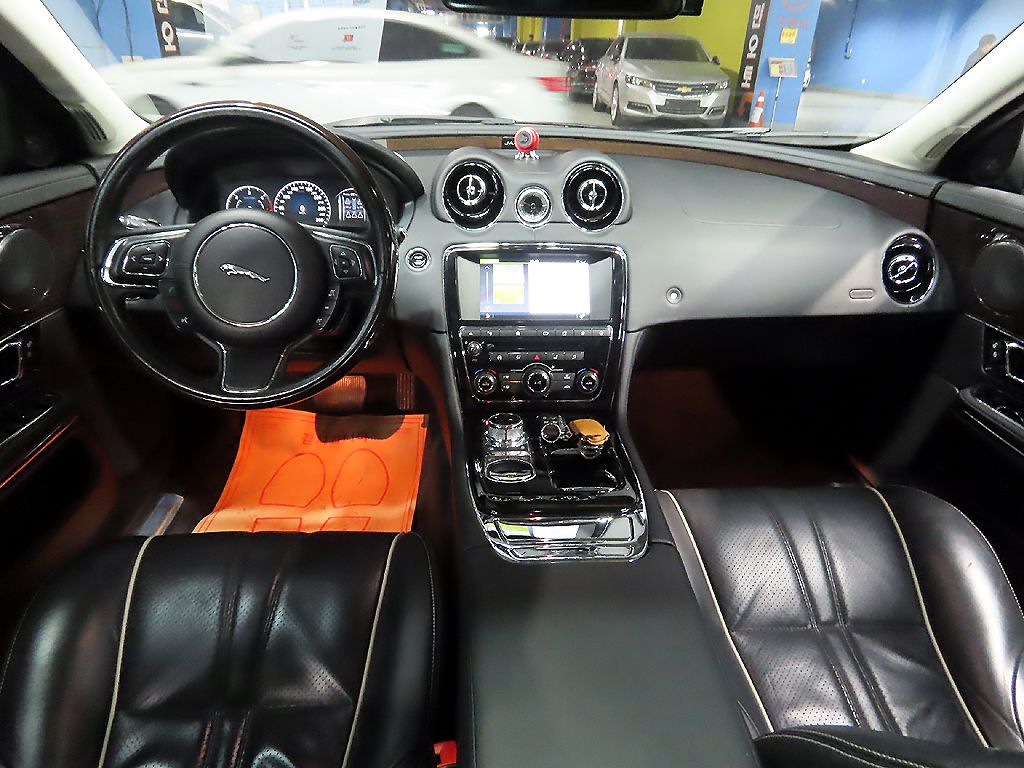 JAGUAR XJ 2016