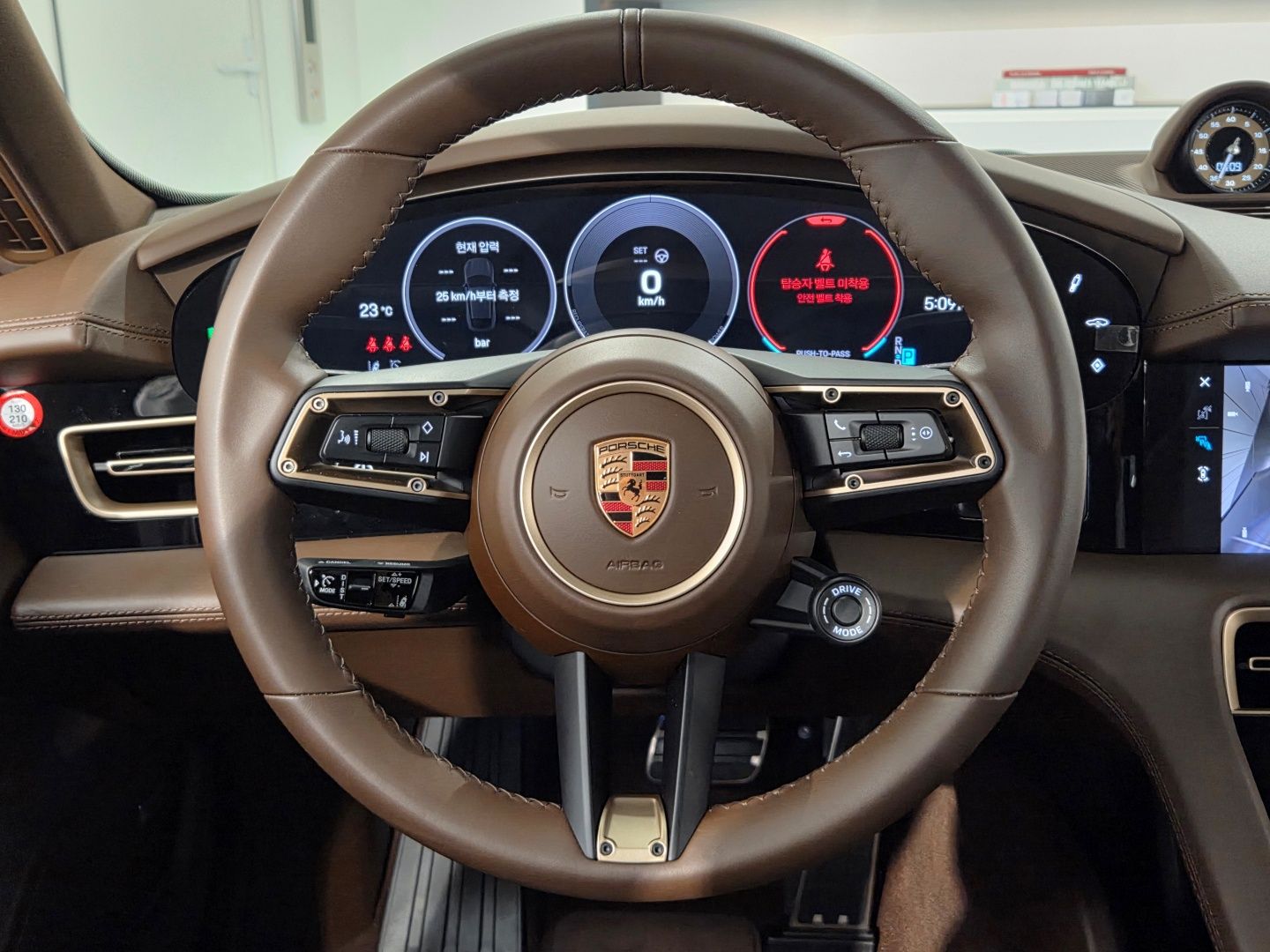 PORSCHE TAYCAN 2025