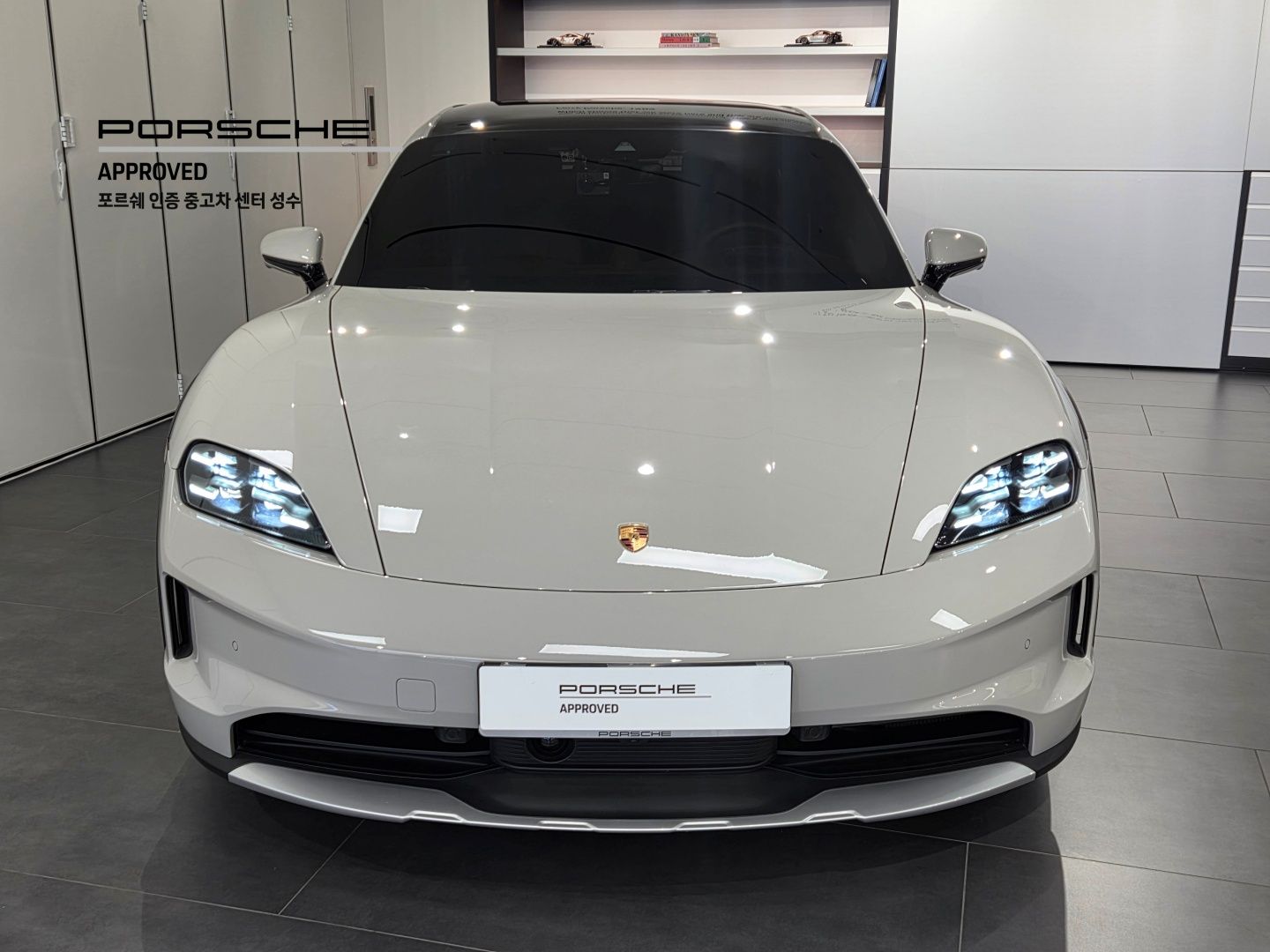 PORSCHE TAYCAN 2025