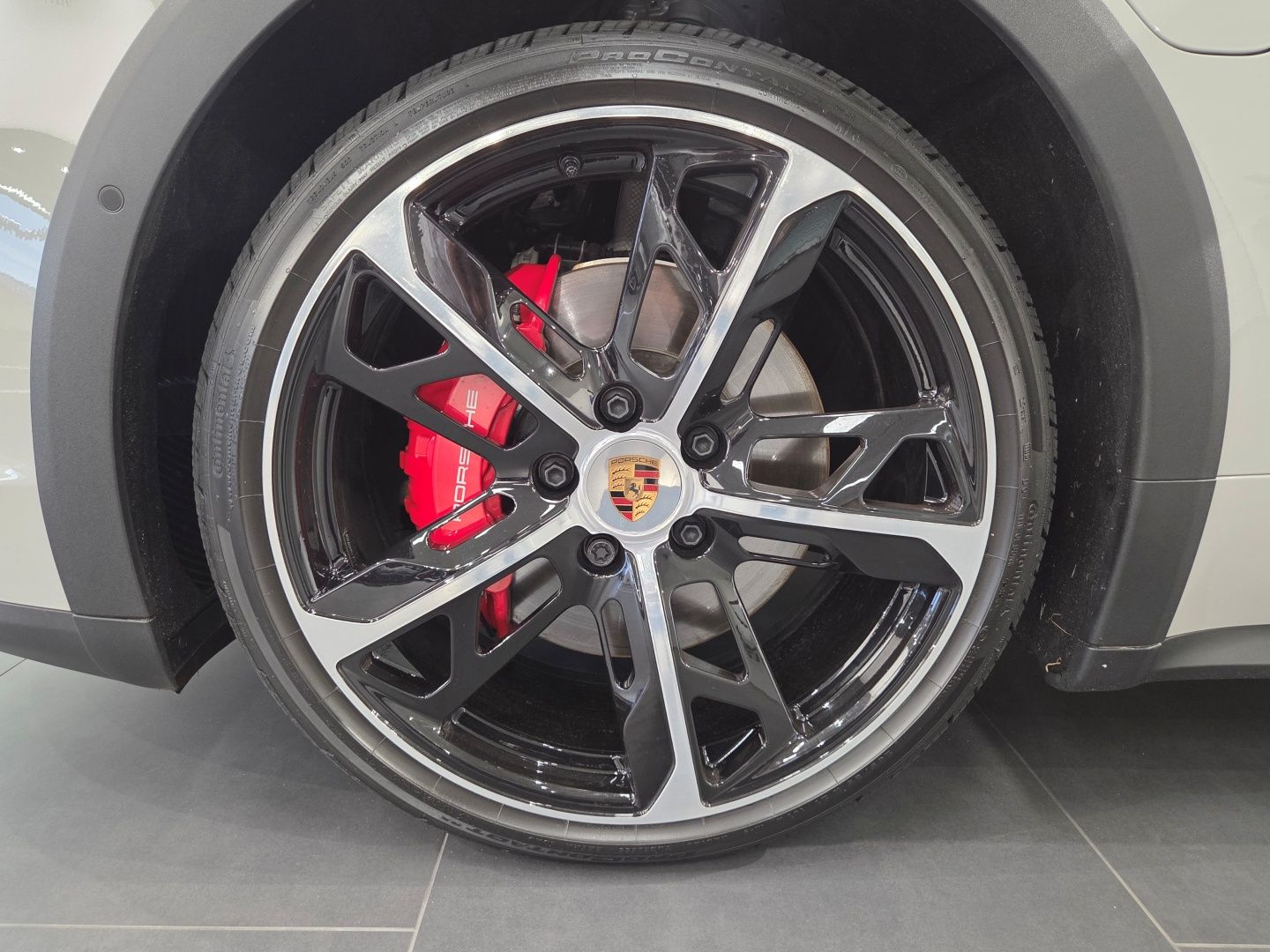 PORSCHE TAYCAN 2025