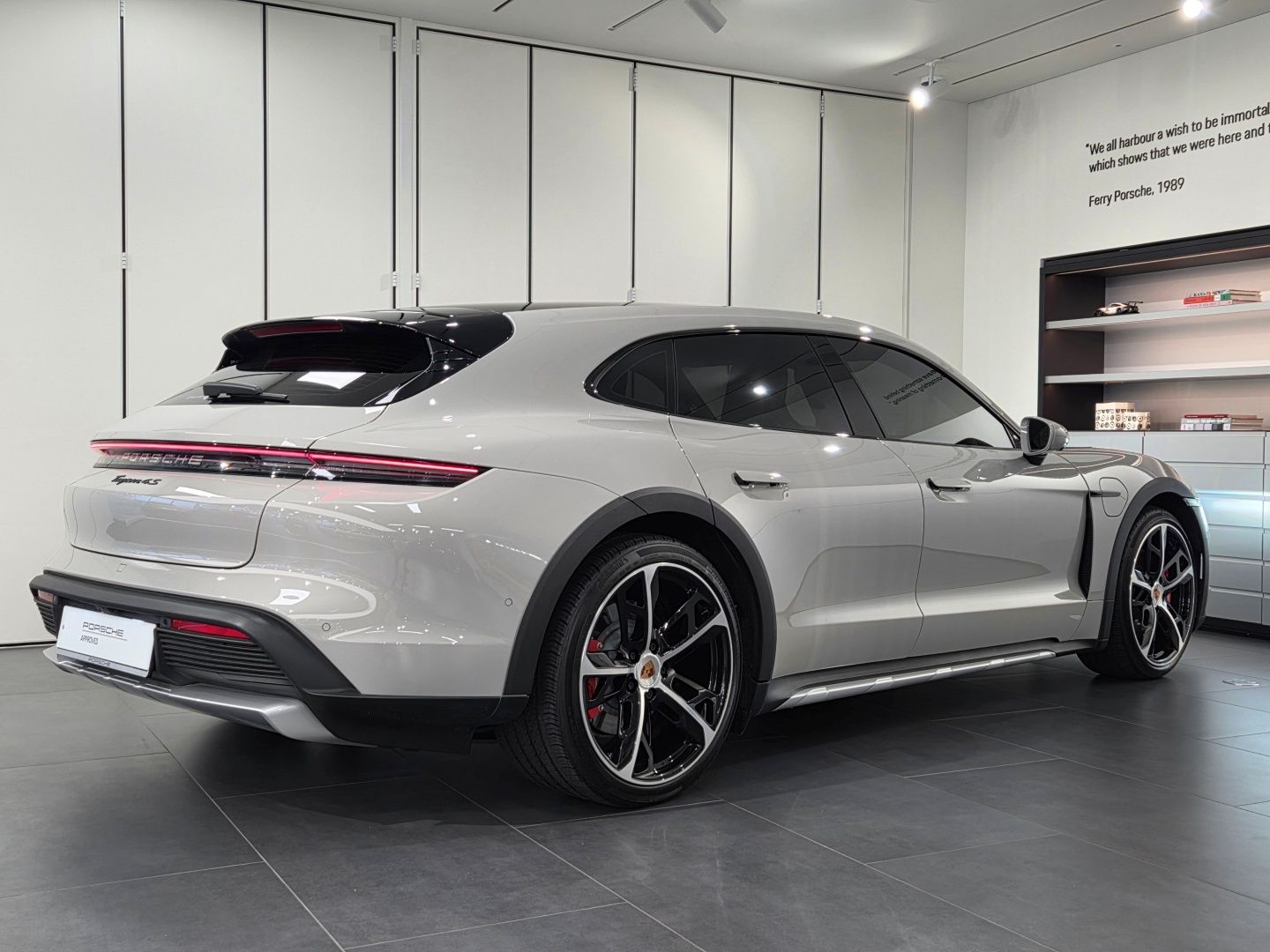 PORSCHE TAYCAN 2025