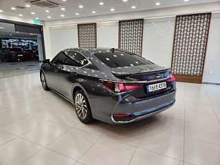 Заказать LEXUS ES300H