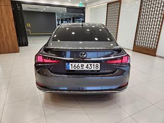 LEXUS ES300H 2025