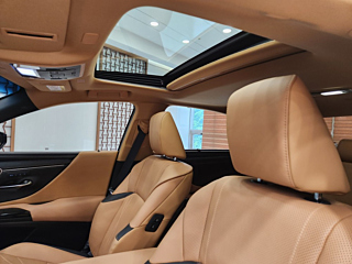 LEXUS ES300H 2025