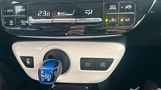 TOYOTA PRIUS 2017