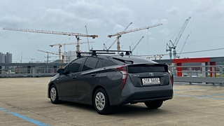 TOYOTA PRIUS 2017