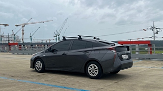 TOYOTA PRIUS 2017