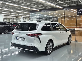 TOYOTA SIENNA 2025