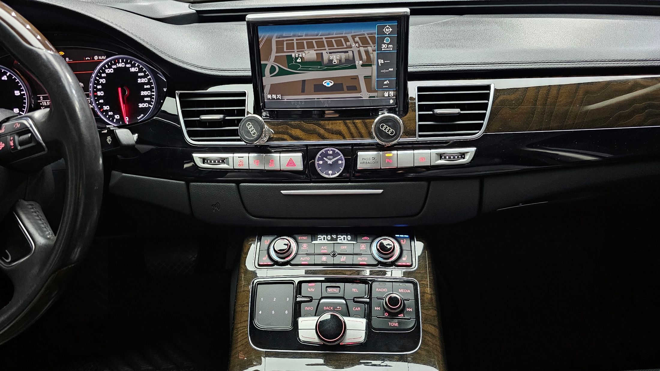 AUDI A8 2015