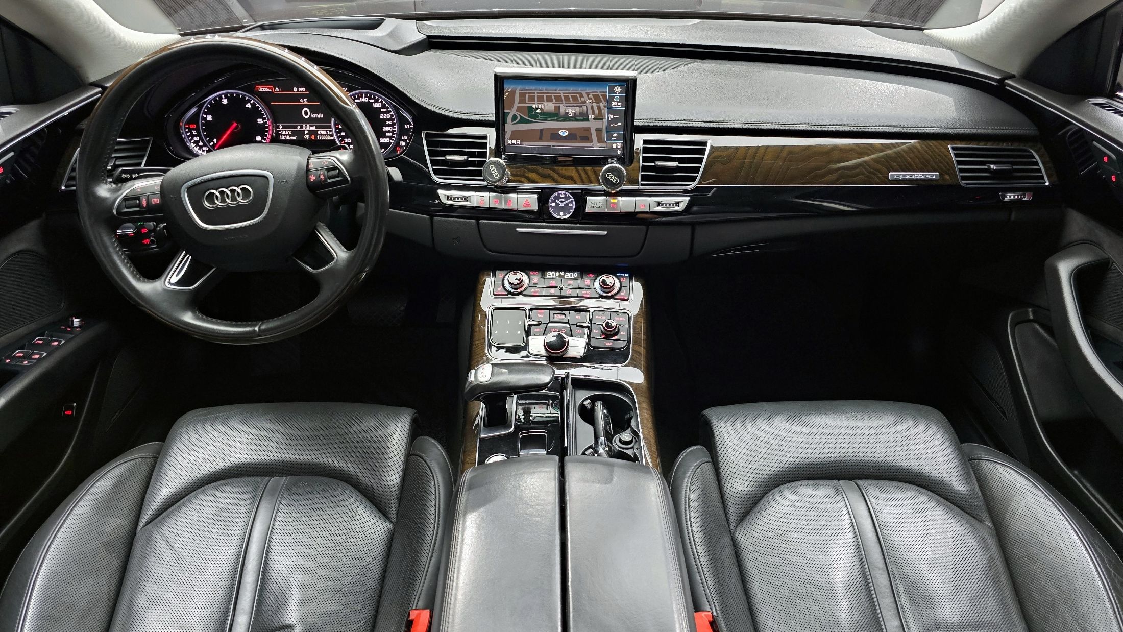 AUDI A8 2015
