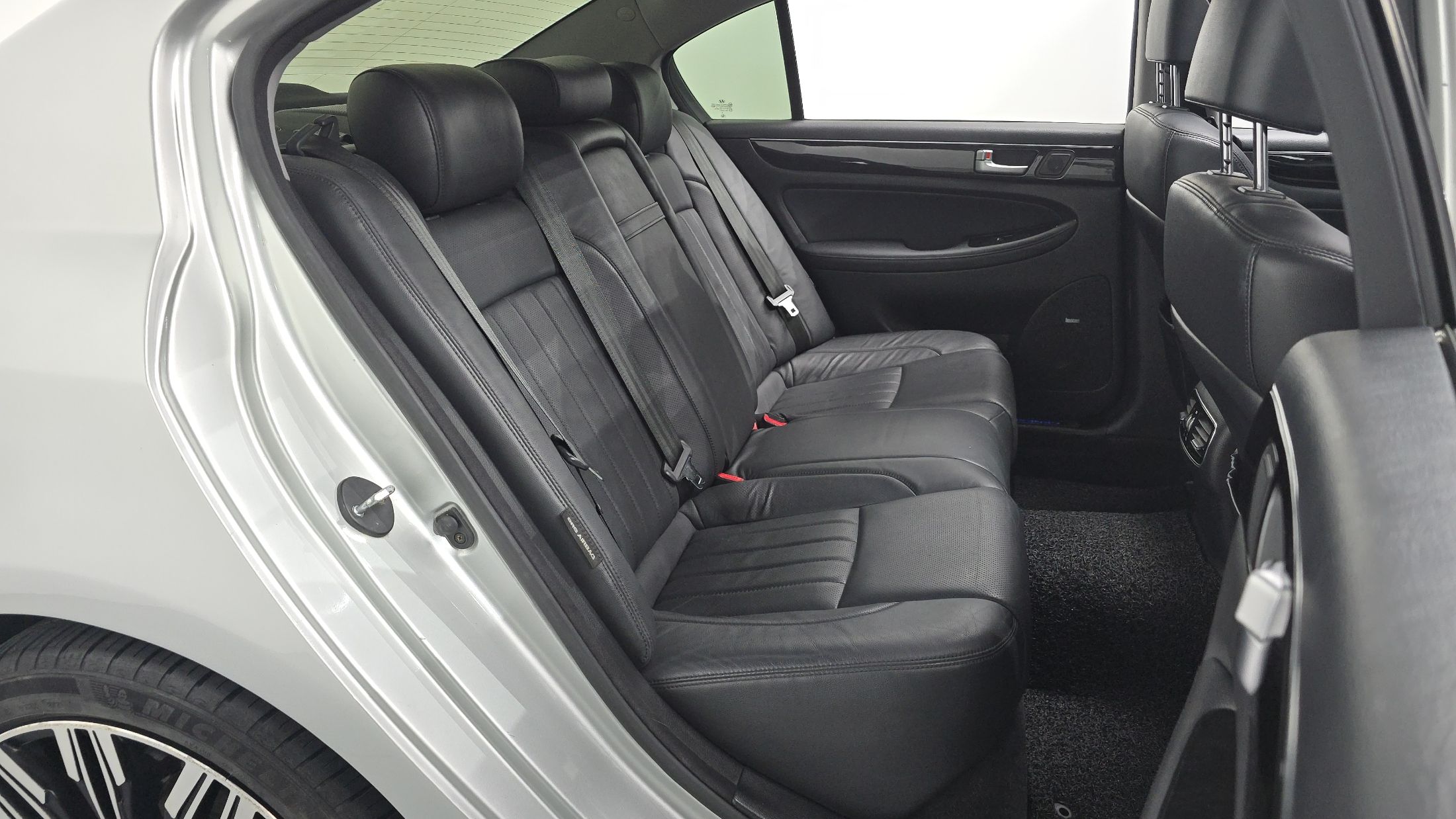 HYUNDAI GENESIS 2013