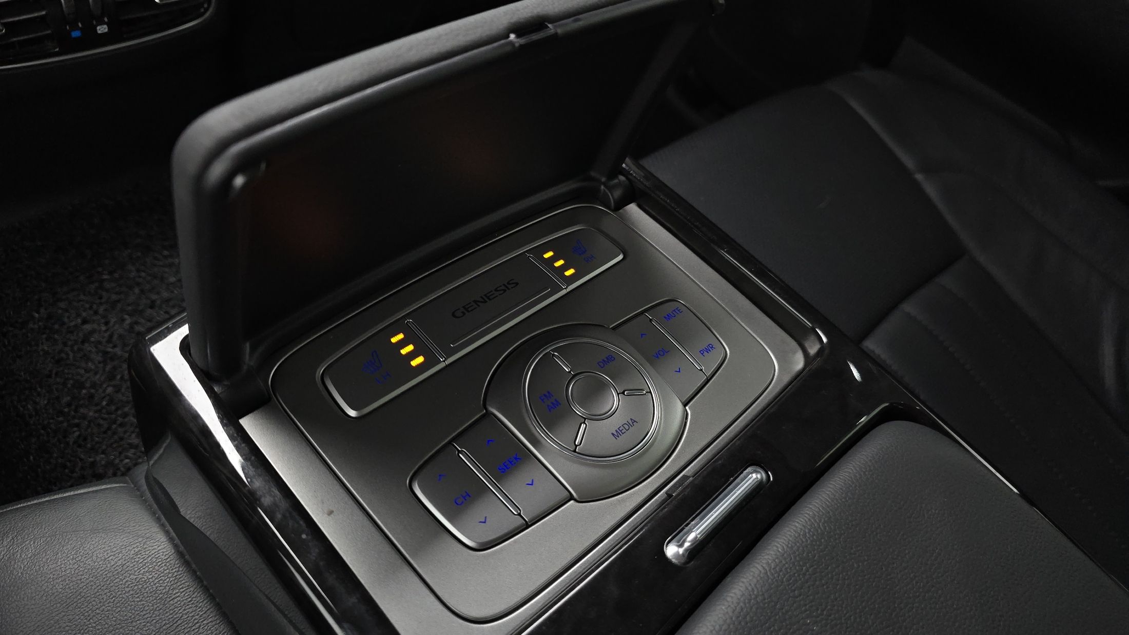 HYUNDAI GENESIS 2013
