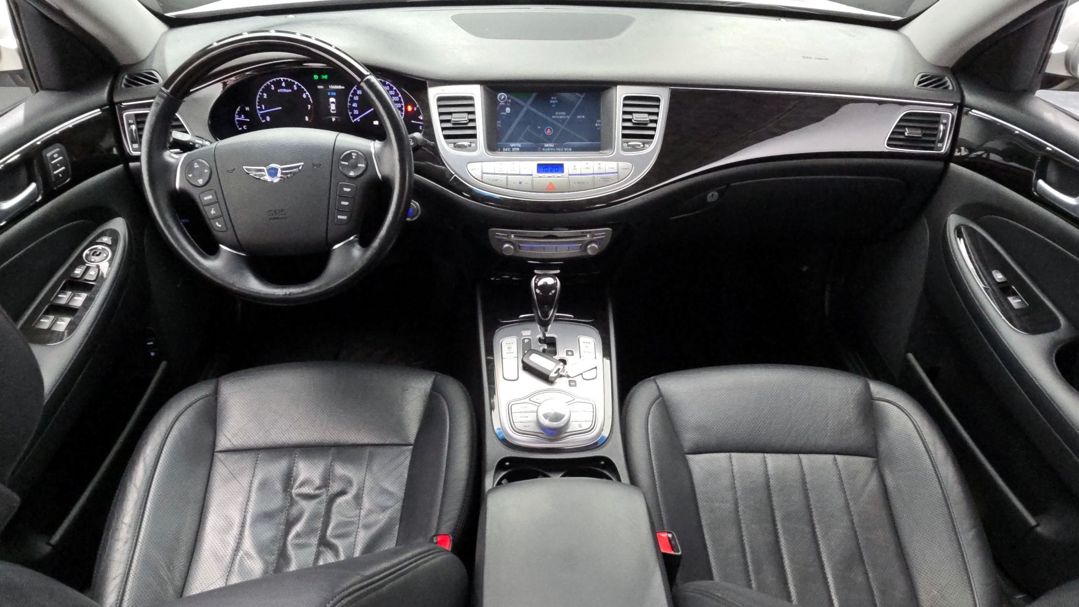 HYUNDAI GENESIS 2013