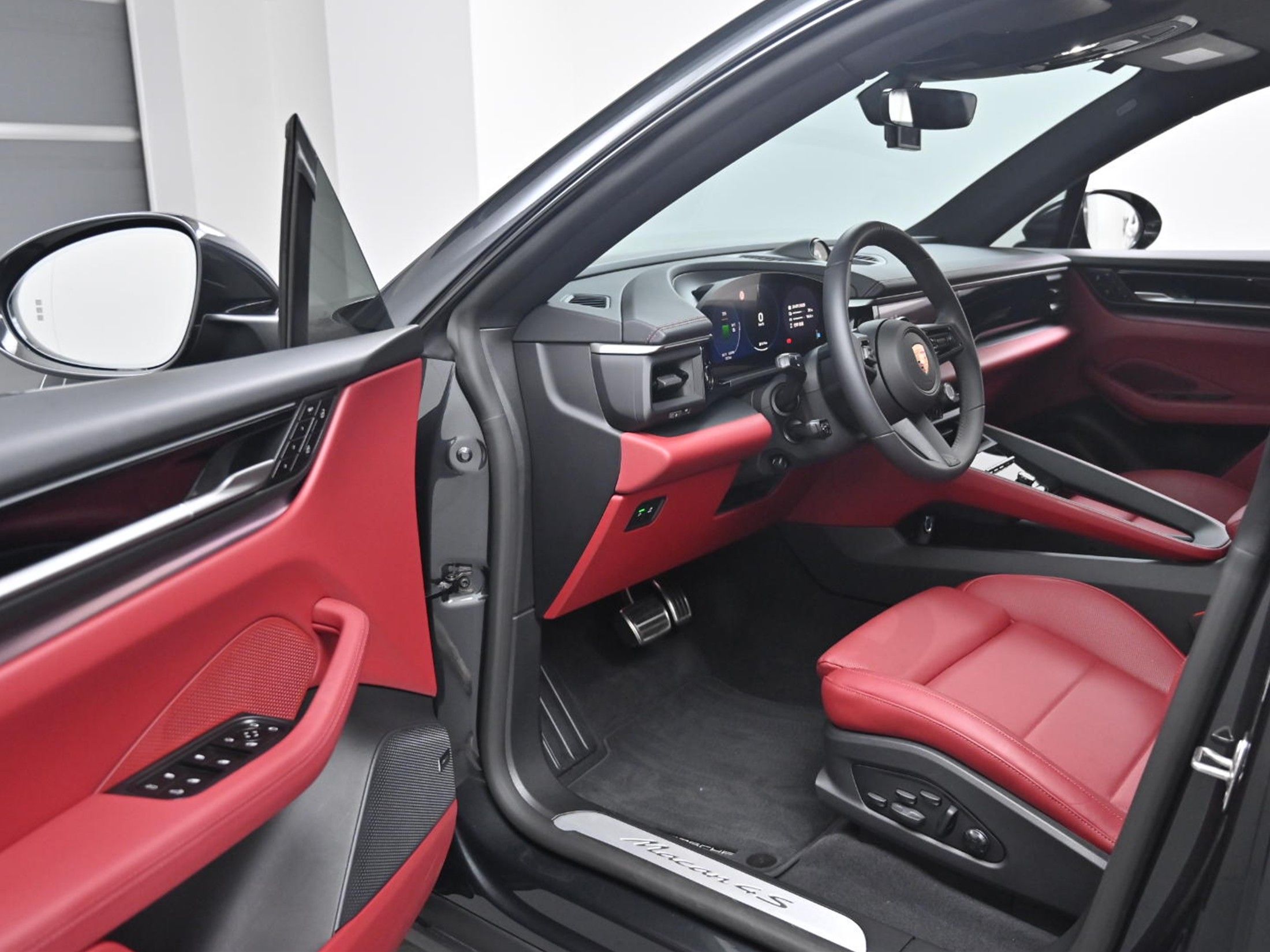 PORSCHE MACAN EV 2025