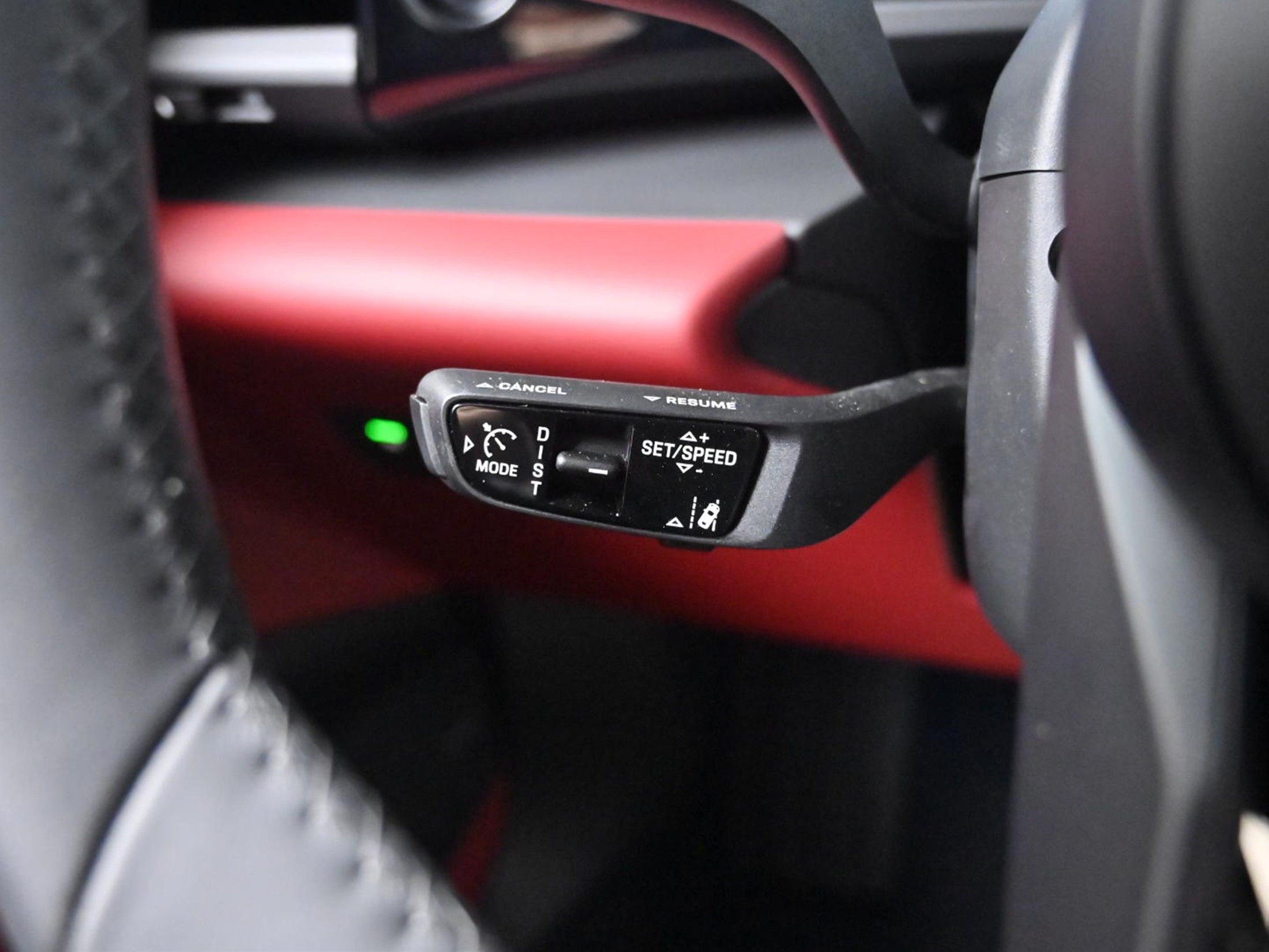 PORSCHE MACAN EV 2025