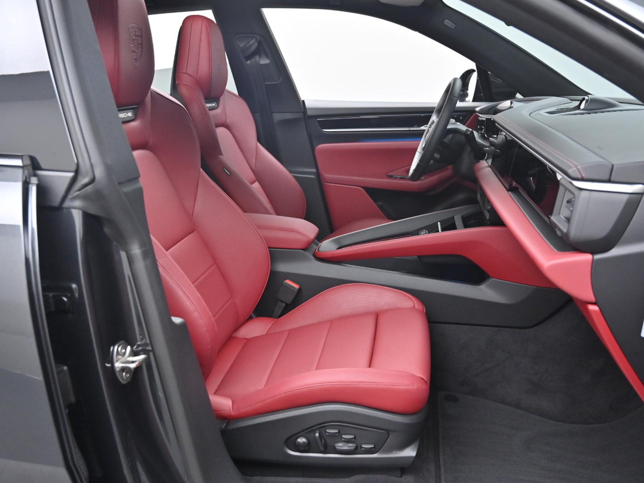 PORSCHE MACAN EV 2025