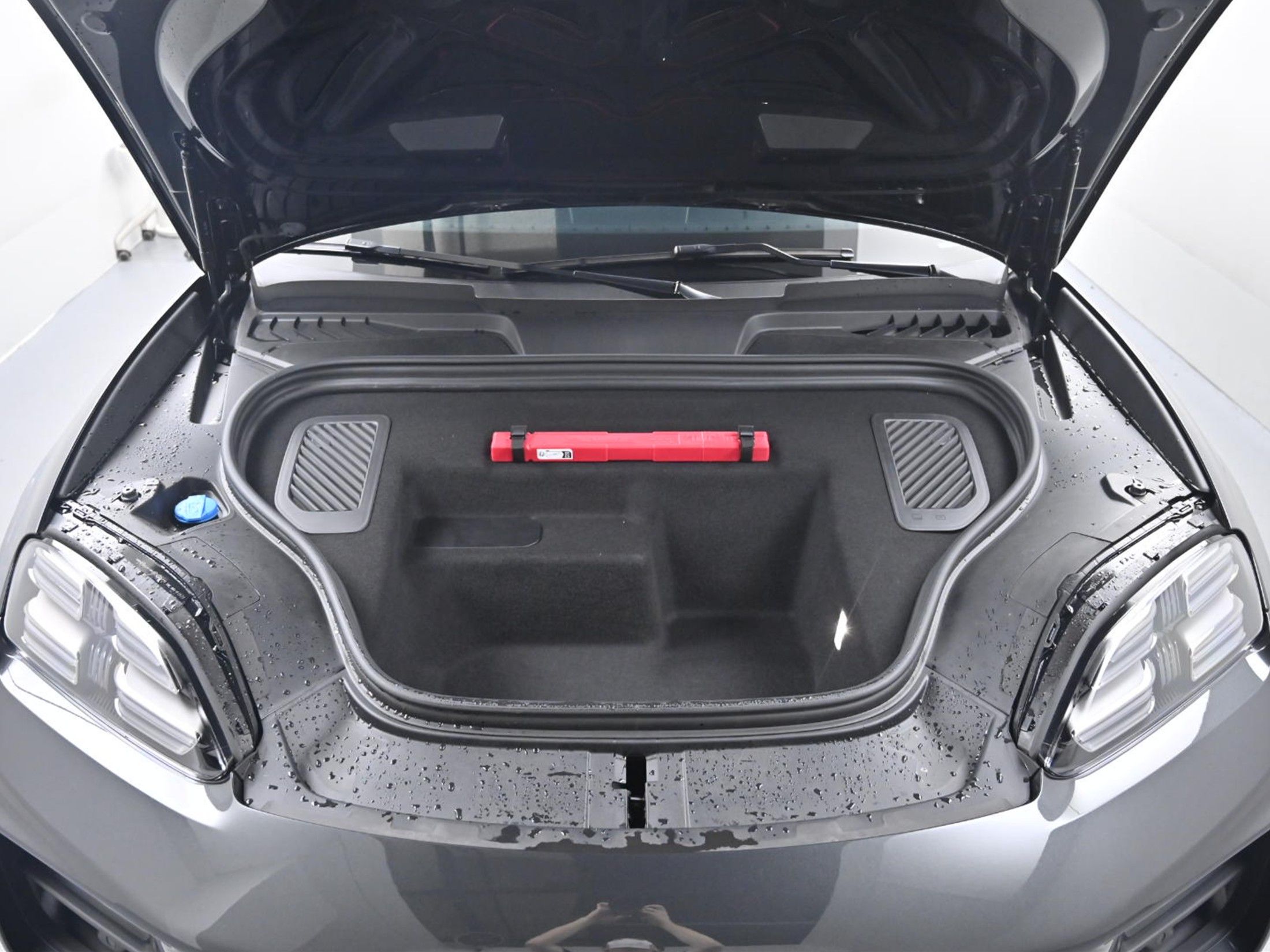 PORSCHE MACAN EV 2025