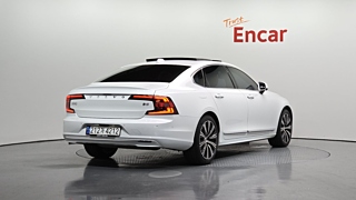 VOLVO S90 2023
