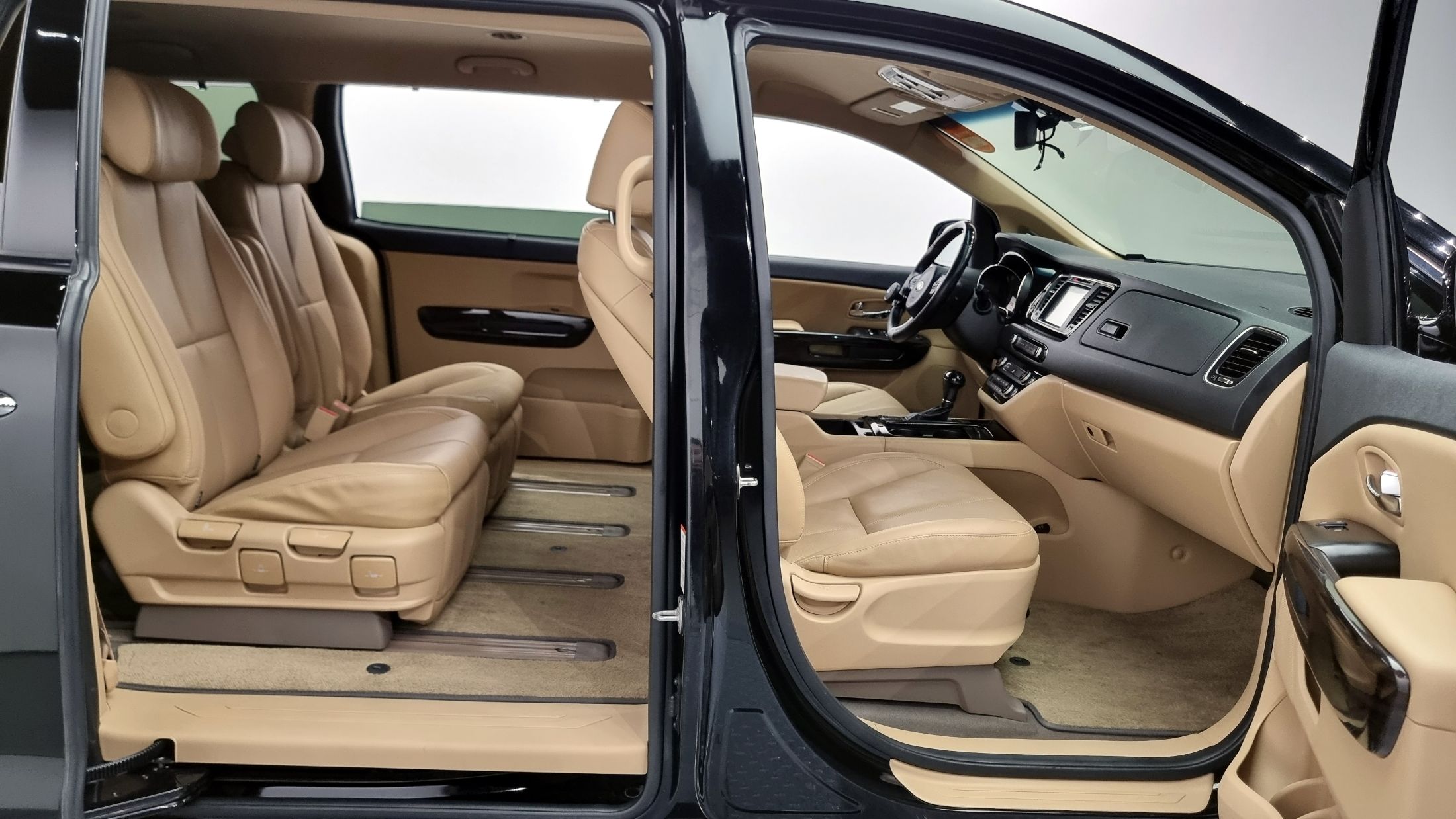 KIA CARNIVAL 2016