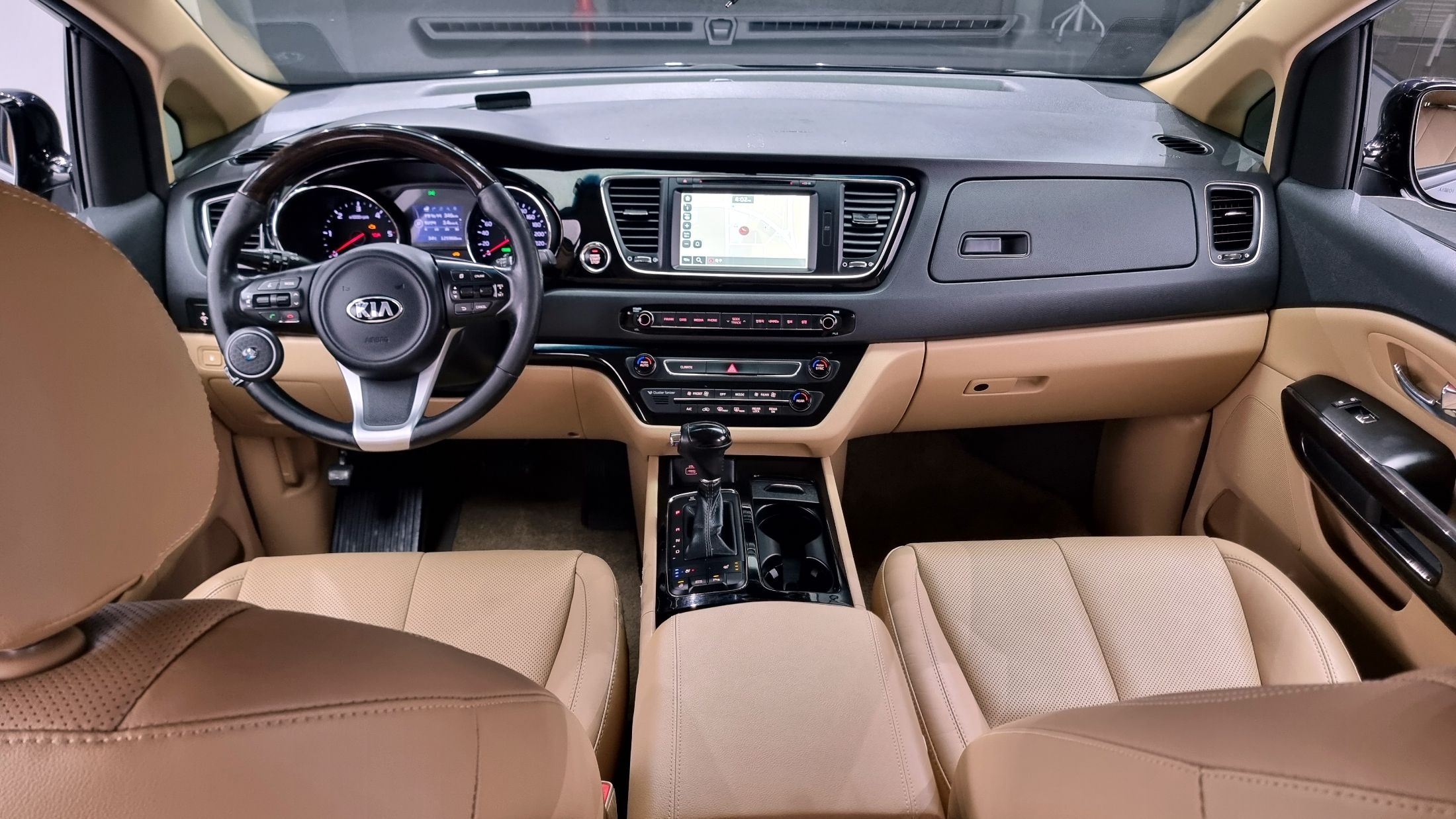 KIA CARNIVAL 2016