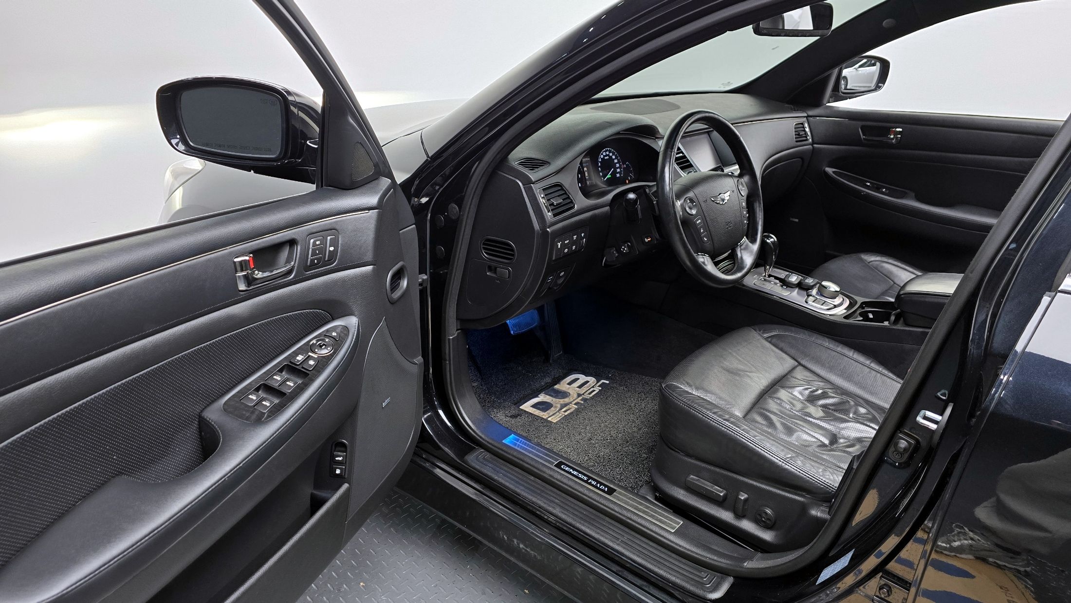 HYUNDAI GENESIS 2011