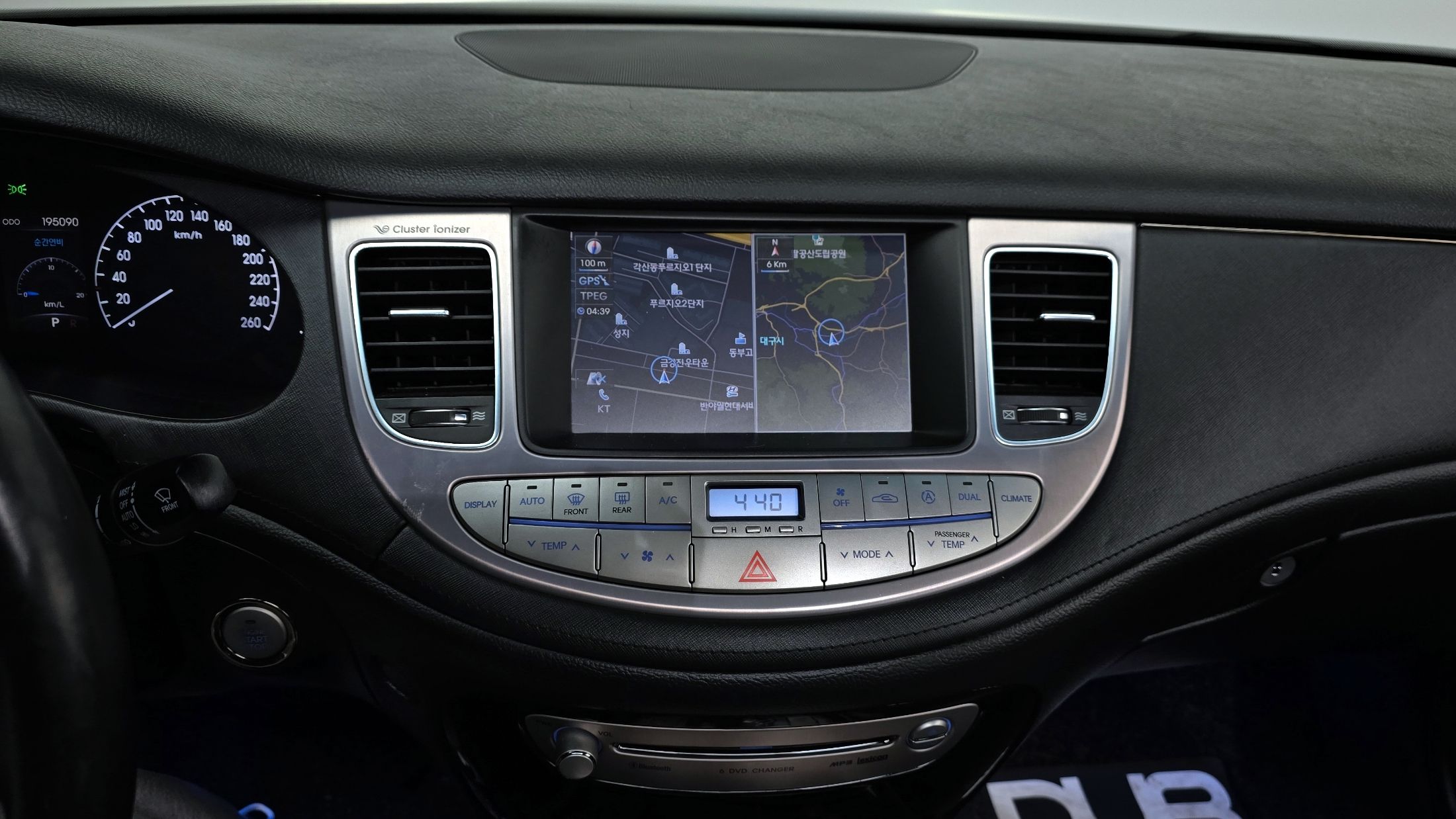 HYUNDAI GENESIS 2011