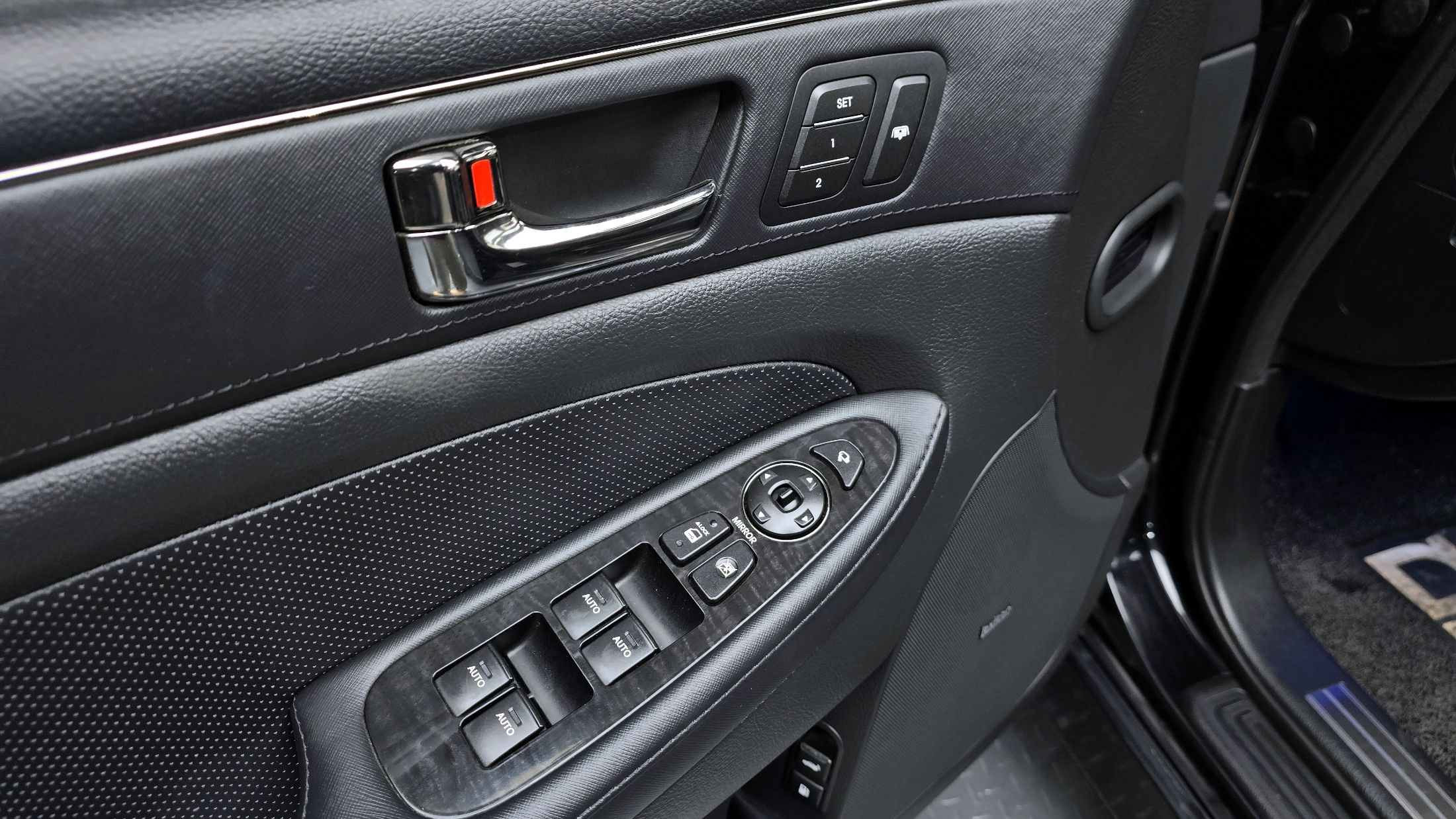 HYUNDAI GENESIS 2011